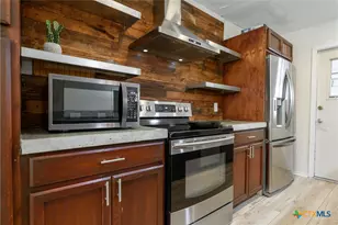 625 Creek Dr, New Braunfels, TX 78130 - Photo 9