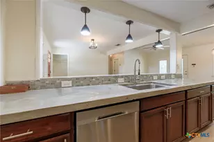 625 Creek Dr, New Braunfels, TX 78130 - Photo 15