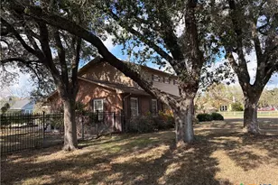 1014 N Hunt St, Cuero, TX 77954 - Photo 5