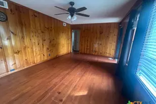 2302 E Mistletoe Ave, Victoria, TX 77901 - Photo 7