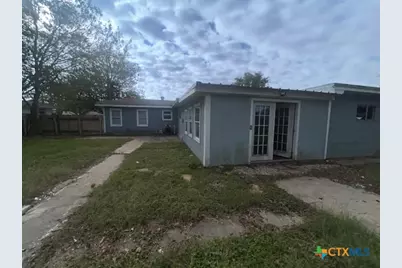 2302 E Mistletoe Avenue, Victoria, TX 77901 - Photo 3