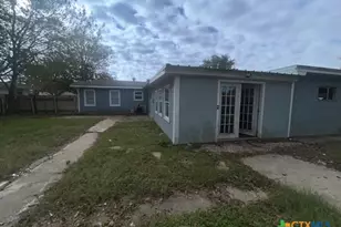 2302 E Mistletoe Ave, Victoria, TX 77901 - Photo 3