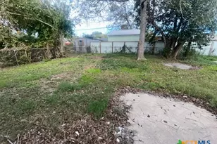 2302 E Mistletoe Ave, Victoria, TX 77901 - Photo 5