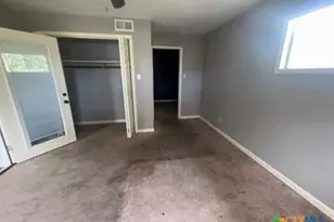 2302 E Mistletoe Ave, Victoria, TX 77901 - Photo 13