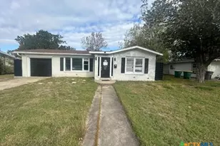 2302 E Mistletoe Ave, Victoria, TX 77901 - Photo 1