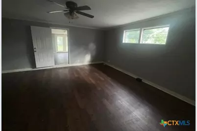 2302 E Mistletoe Avenue, Victoria, TX 77901 - Photo 9