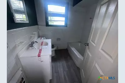 2302 E Mistletoe Avenue, Victoria, TX 77901 - Photo 15