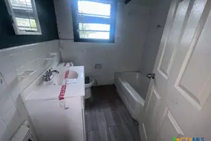 2302 E Mistletoe Ave, Victoria, TX 77901 - Photo 15