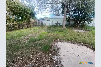 2302 E Mistletoe Avenue, Victoria, TX 77901 - Photo 5