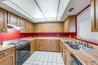 111 Oldtowne Road, Seguin, TX 78155 - Photo 13