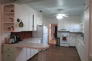 342 W Oak St, Goliad, TX 77963 - Photo 23