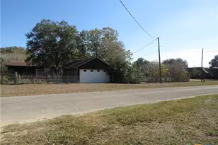 342 W Oak St, Goliad, TX 77963 - Photo 41