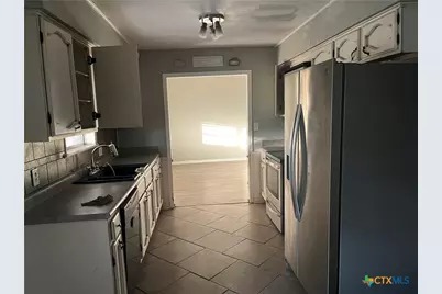 709 Pheasant Drive, Victoria, TX 77905 - Photo 11