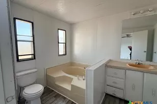 135 Creekway Ln, Seguin, TX 78155 - Photo 5