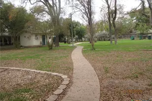 606 E 12th Ave, Belton, TX 76513 - Photo 17