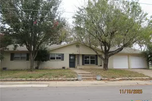 606 E 12th Ave, Belton, TX 76513 - Photo 1