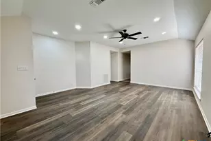 210 Stone Gate Dr, Victoria, TX 77904 - Photo 5