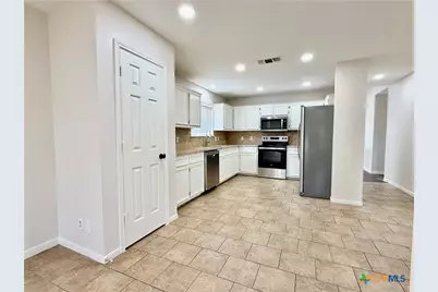 210 Stone Gate Drive, Victoria, TX 77904 - Photo 9