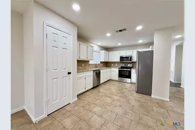 210 Stone Gate Drive, Victoria, TX 77904 - Photo 7