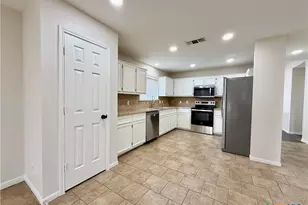 210 Stone Gate Dr, Victoria, TX 77904 - Photo 7