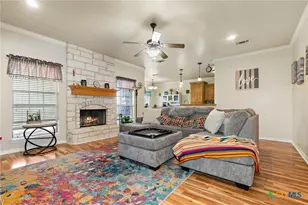 210 Lakewood Dr, Gatesville, TX 76528 - Photo 9