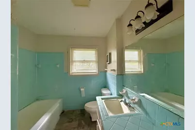 301 Angus Street, Victoria, TX 77904 - Photo 17