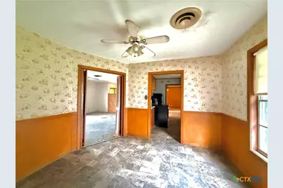 301 Angus Street, Victoria, TX 77904 - Photo 9