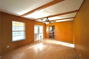 301 Angus St, Victoria, TX 77904 - Photo 5