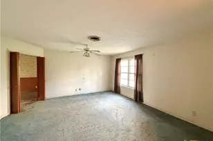 301 Angus St, Victoria, TX 77904 - Photo 15