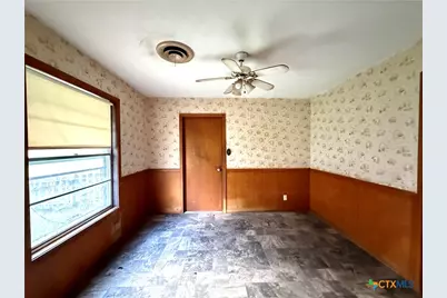 301 Angus Street, Victoria, TX 77904 - Photo 11