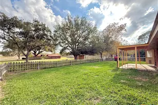 301 Angus St, Victoria, TX 77904 - Photo 19