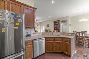 604 Mason Cir, Victoria, TX 77904 - Photo 9