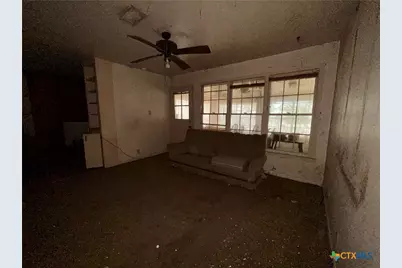 210 Travis Street, Port Lavaca, TX 77979 - Photo 5