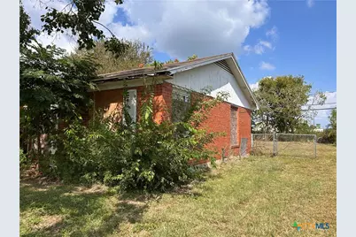 210 Travis Street, Port Lavaca, TX 77979 - Photo 3