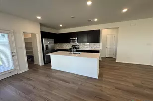 3725 Pin Oak Hls, Seguin, TX 78155 - Photo 5