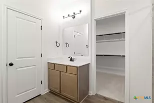 3717 Pin Oak Hls, Seguin, TX 78155 - Photo 15