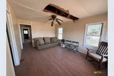 418 W Seideman Street, Seguin, TX 78155 - Photo 3