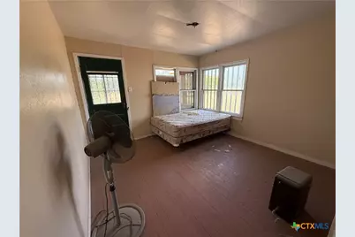 418 W Seideman Street, Seguin, TX 78155 - Photo 5