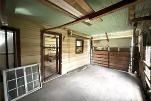 418 W Seideman St, Seguin, TX 78155 - Photo 7