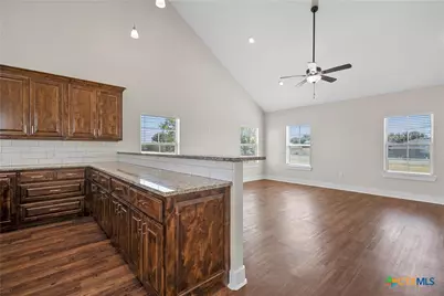 805 N Main Street, McGregor, TX 76657 - Photo 23