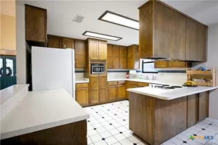 240 Oak Ct, New Braunfels, TX 78132 - Photo 9