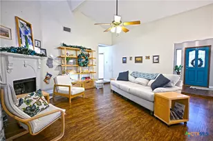 240 Oak Ct, New Braunfels, TX 78132 - Photo 5