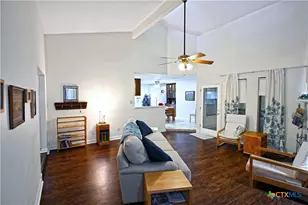 240 Oak Ct, New Braunfels, TX 78132 - Photo 7