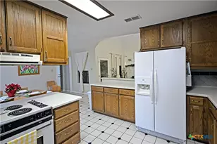 240 Oak Ct, New Braunfels, TX 78132 - Photo 11