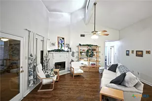 240 Oak Ct, New Braunfels, TX 78132 - Photo 3