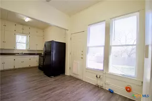 617 N 6th St, Temple, TX 76501 - Photo 37