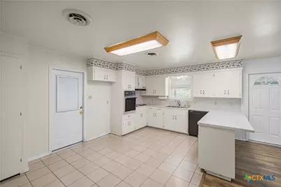 3104 Erwin Avenue, Victoria, TX 77901 - Photo 5