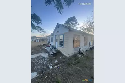 409 Dahlman Street, Cuero, TX 77954 - Photo 3