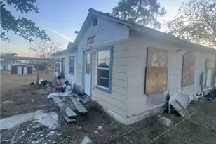 409 Dahlman St, Cuero, TX 77954 - Photo 3