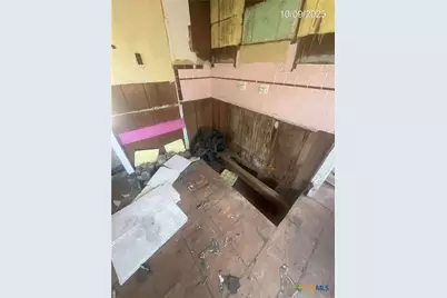 409 Dahlman Street, Cuero, TX 77954 - Photo 5